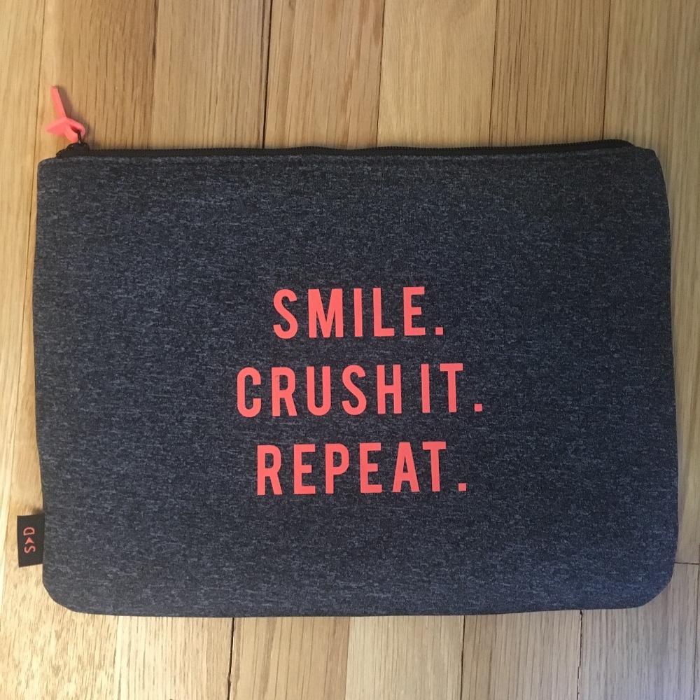 Stella & Dot Crush It Pouch